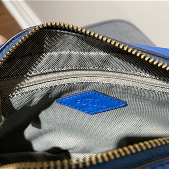 Fossil Crossbody Bag - Picture 4 of 5